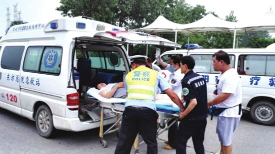 救护车进小区受阻是怎么回事？救护车厂家带你了解事情始末01